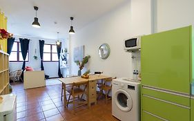 Host Wise - Cozy Sunny Flats - Ace Location